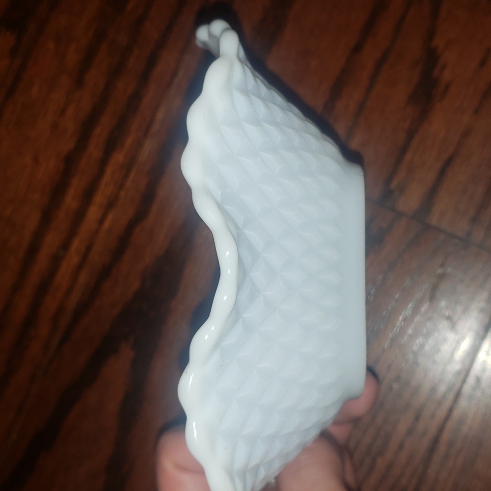 VINTAGE ANTIQUE Milk Glass Diamond Pattern Square Ruffled Bowl Dish - Picture 6 of 6
